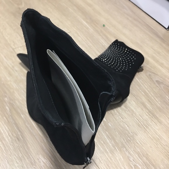 Booths - Picture 2 of 5